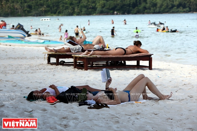 星滩以“最白最净”沙滩著称。本报记者 黎明 摄