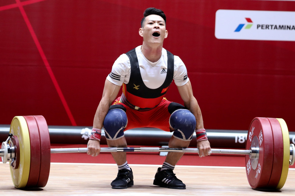 8月20日，越南举重运动员石金俊获得男子举重56公斤级银牌。图自越通社