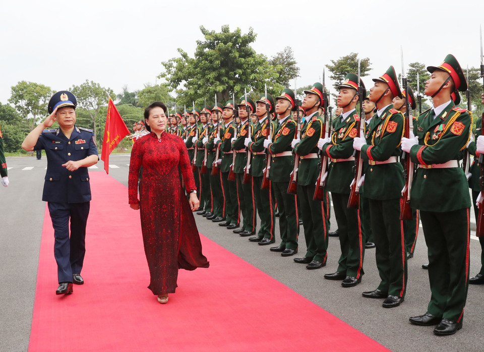 阮氏金银检阅仪仗队。越通社记者 仲德 摄