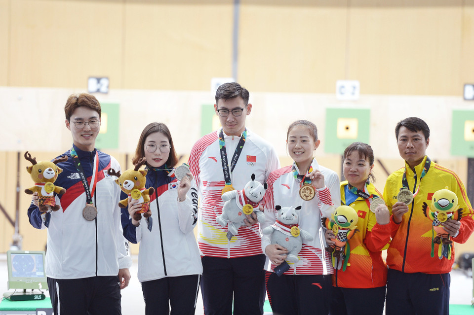8月19日，在2018年亚运会10米气手枪男女混合团体赛中，越南射击运动员已为越南夺得第二枚铜牌。图自越通社