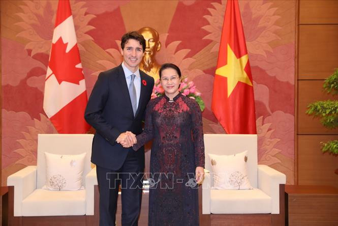 国会主席阮氏金银于11月8日下午在河内会见拿大总理贾斯汀·特鲁多。图自越通社