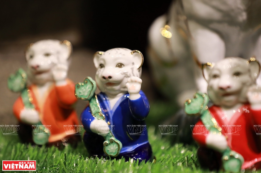 如意的老虎瓷雕。图自越南画报 