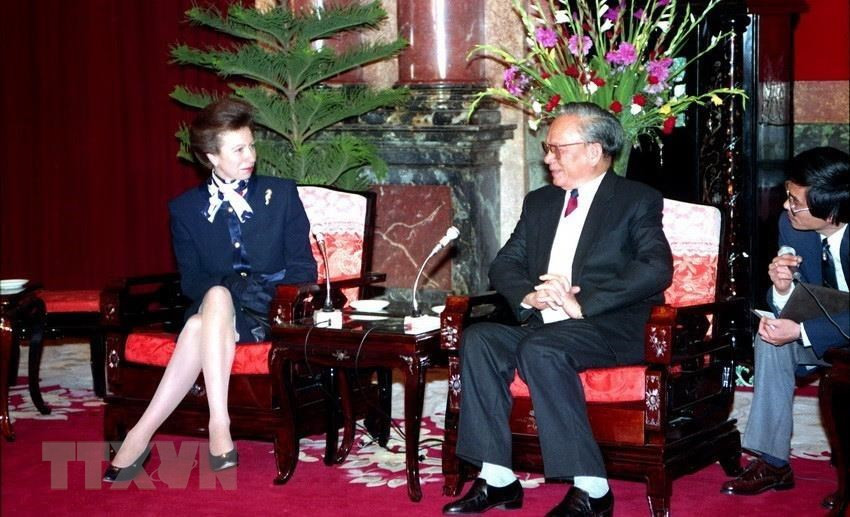 国家主席黎德英于1994年3月3日上午会见英国皇室公主安妮·伊丽莎白·爱莉斯·路易斯·劳伦斯(Anne Elizabeth Alice Louise Laurence）。越通社记者 秋淮 摄