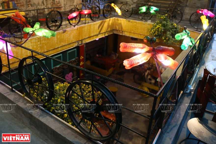 再生废料咖啡馆二楼空间。越南画报记者 庆龙 摄