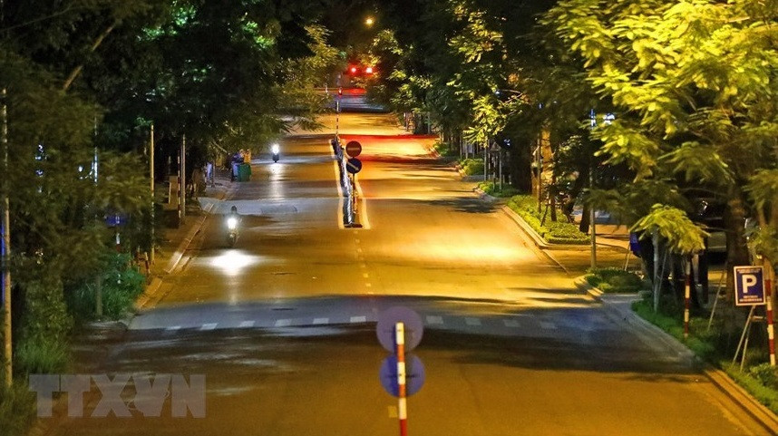 晚上7点，黄叔抗街上人烟稀少。图自 越通社