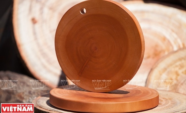 富龙的砧板和研钵杵已注册商标，同时也是在市场上享有盛誉的品牌。图自《越南画报》