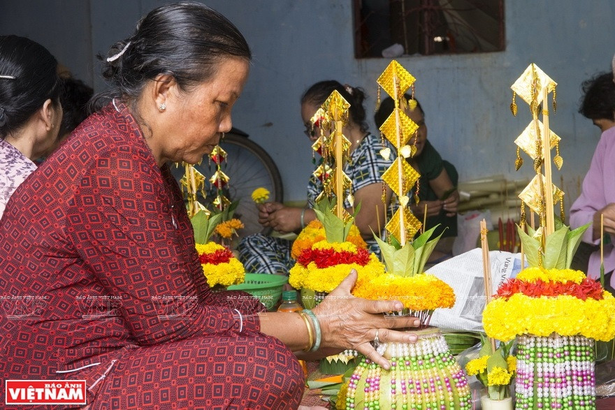 在报孝节、献衣节、传统新年节等高棉人重要的庙会节庆期间，瞿师多僧寺吸引众多信徒和游客前来参与。图片来源：越通社