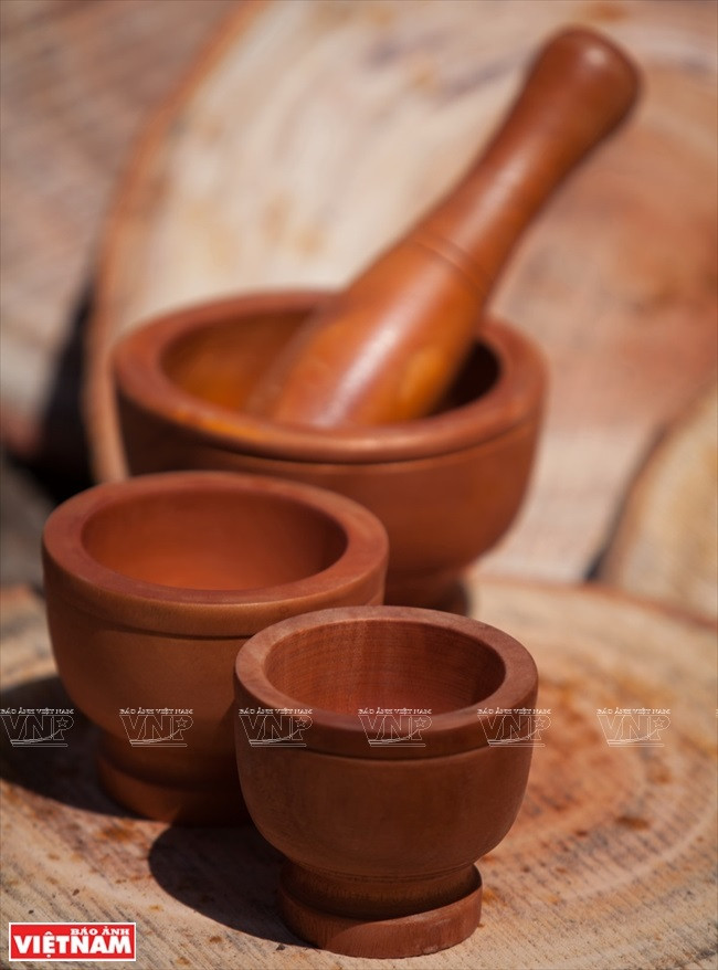 富龙的砧板和研钵杵。图自《越南画报》