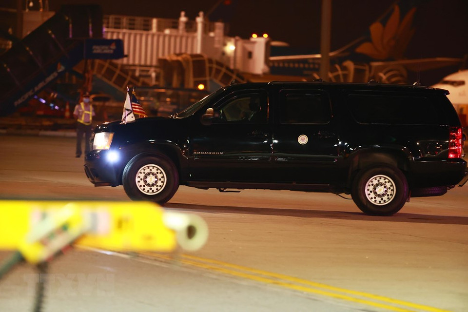 美国副总统卡玛拉•哈里斯离开河内内排国际机场。越通社记者 林庆 摄