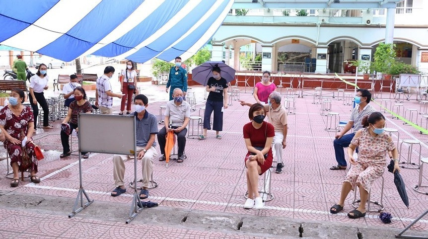 河内市从8月10日至17日7天内对新冠肺炎疫情高风险地区居民和新冠肺炎高风险人群进行采样监测。图自 越通社