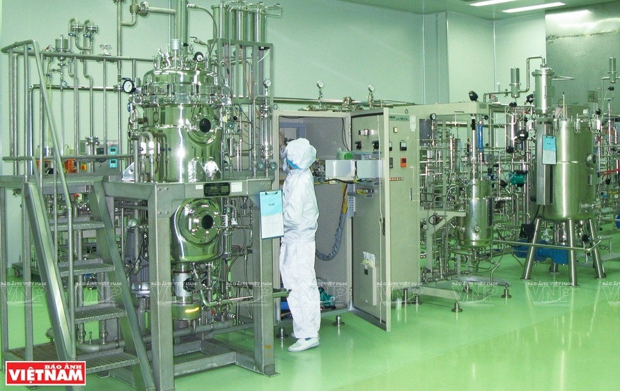 VIBIOTECH已筹资安装达到国际标准的现代技术设备，力争在疫苗研制和生产过程中取得突破性进展。图自《越南画报》