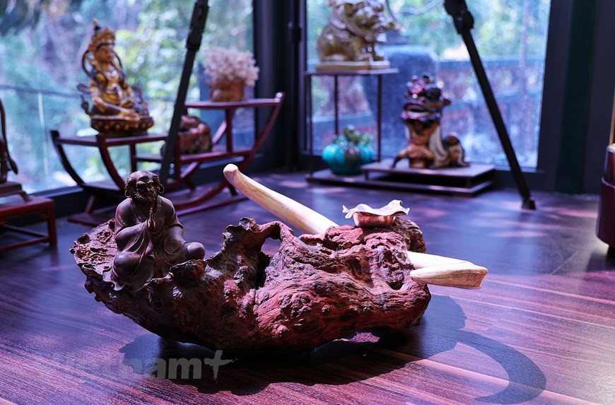 这一作品与佛教里著名的10幅牧牛画——《十牛图》相关。其思想基础，源自《六祖坛经》的见性法门。这是印度大乘佛教真常唯心思想的推演。这种思想，强调每一位众生的本性（或佛性、自性、如来藏心）是真常清净，具足无量功德属性的。图自Vietnam+