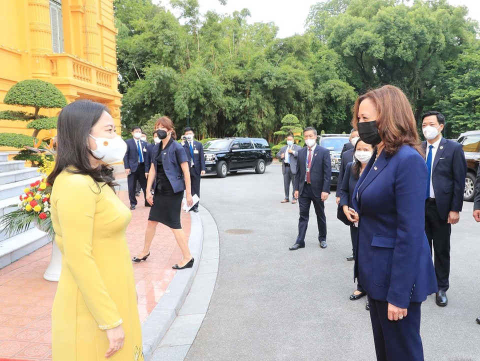 越南国家副主席武氏映春欢迎美国副总统卡玛拉•哈里斯来越访问。越通社记者 仲德 摄