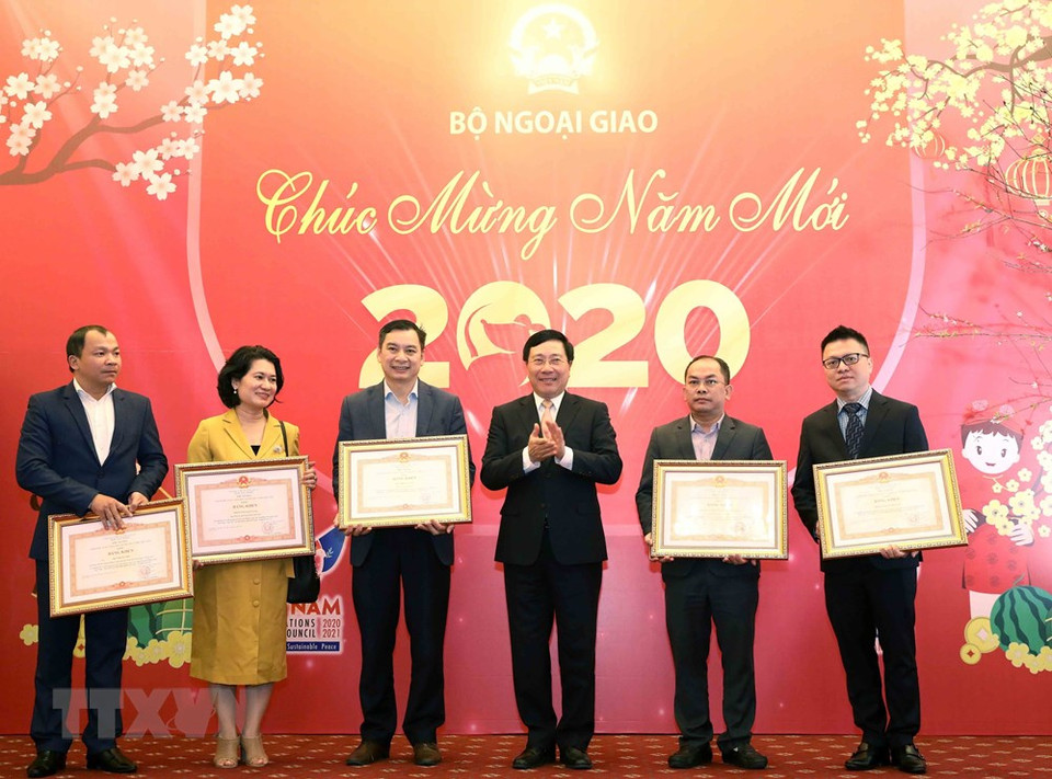 2020年1月14日，越南外交部向为对外信息工作和由外交部主持的各项活动做出重要贡献的集体和个人颁发奖项。越通社记者 文叠 摄