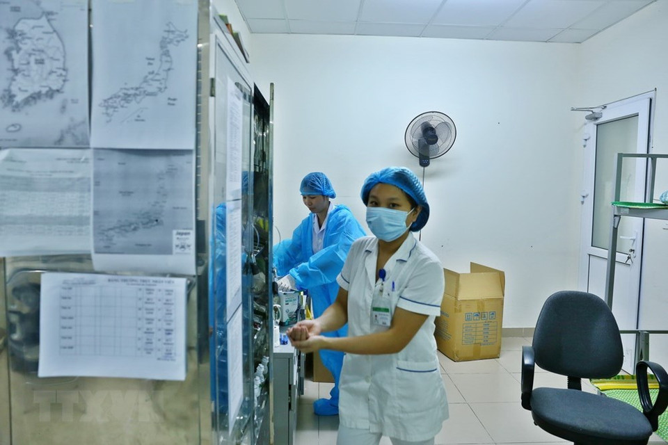 中央热带病医院第二分院病毒寄生虫科照顾新冠肺炎患者的医生和护士值班室。越通社记者 明决 慑