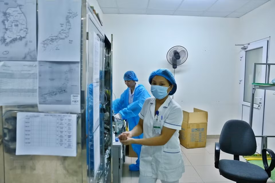中央热带病医院第二分院病毒寄生虫科照顾新冠肺炎患者的医生和护士值班室。越通社记者 明决 慑