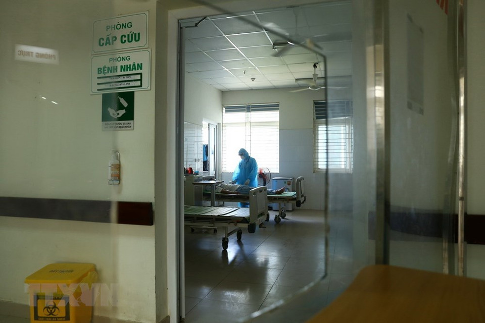 目前，中央热带病医院第二分院病毒寄生虫科正给5名新冠肺炎患者进行治疗。越通社记者 明决 慑