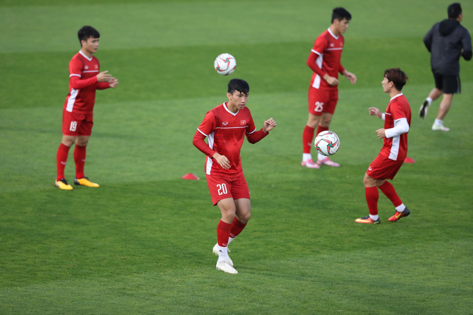 球员们在体育场练球。越通社记者 黄玲 摄