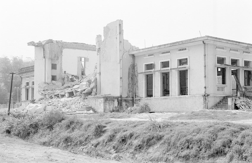 1979年2月17日，敌人使用爆炸物和炮弹破坏老街省的矿山。图自越通社