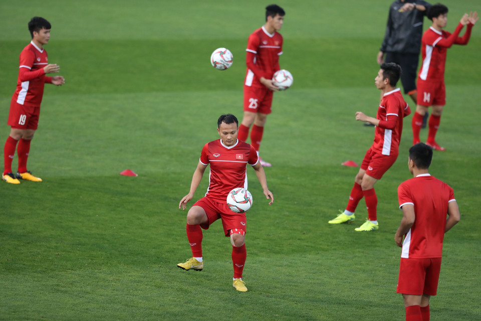 各球员集中精力进行训练。越通社记者 黄玲 摄