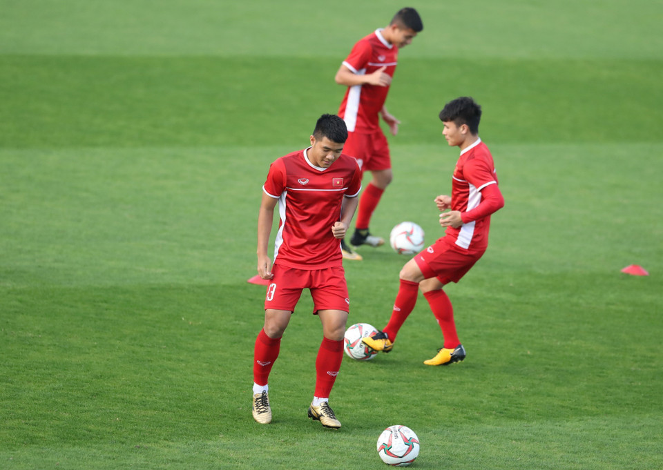 各球员集中精力进行训练。越通社记者 黄玲 摄