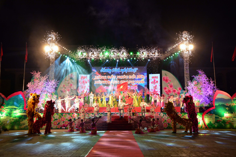 奠边省举行的迎春活动。图自越通社