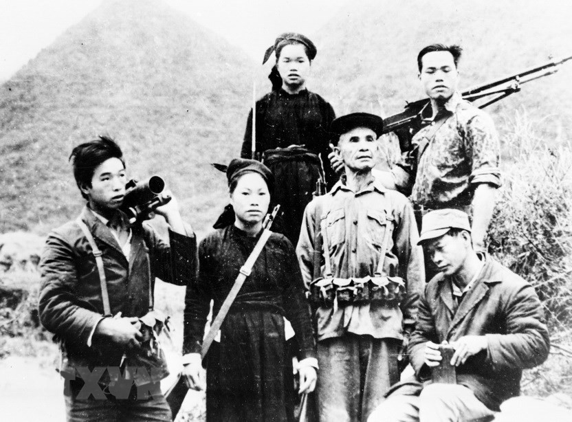 禄文永先生及其5个孩子都参加这场战斗。图自越通社