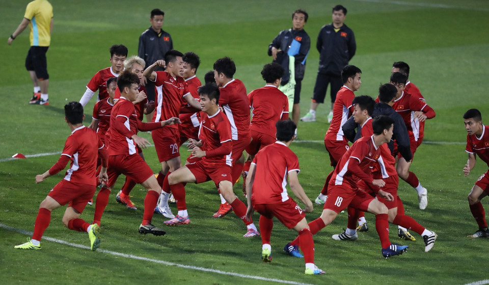 各球员集中精力进行训练。越通社记者 黄玲 摄