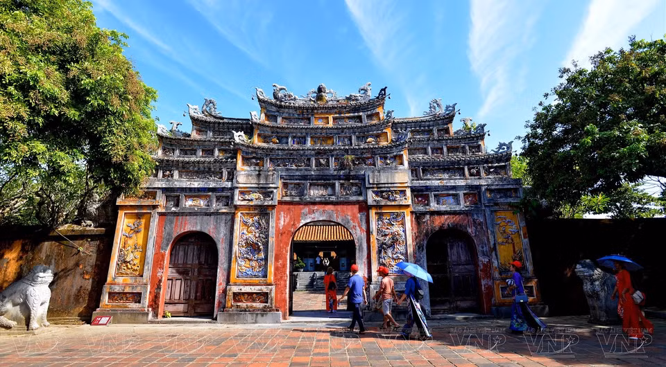 世祖庙位于顺化皇城西南角太和殿西侧。建于明命二年，为供奉阮朝诸帝神位的宗庙。图自越通社/越南画报