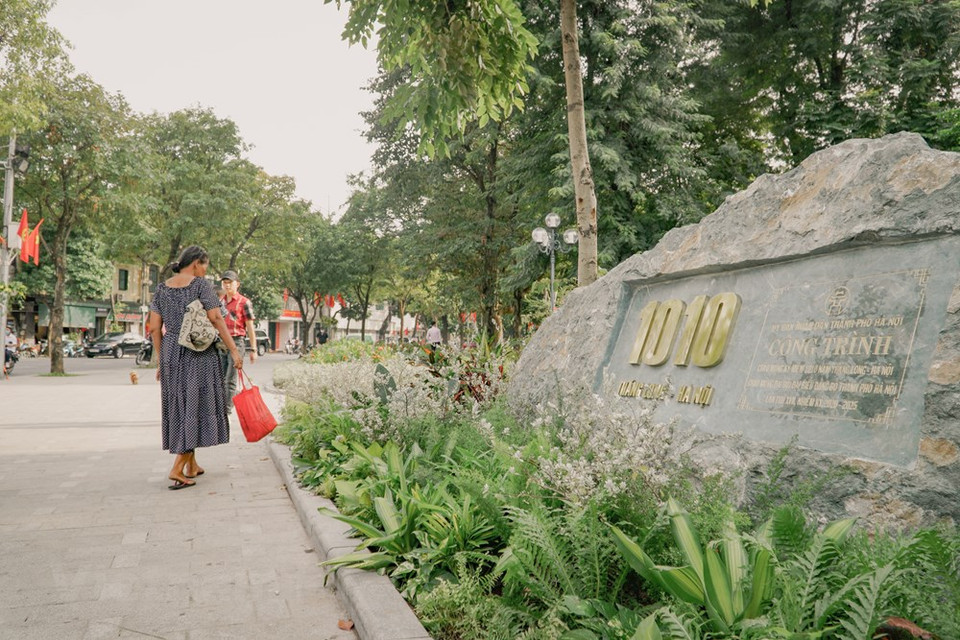 在八月革命、9.2国庆、首都解放日等一些重要活动，还剑湖步行街受到了广大市民和游客的欢迎。不过，该步行街如何办得更好，如何让这里成为优雅、友好的河内社区活动场所和文化活动场所，使人与人、人与大自然更亲密无间，则需要每一个人的共同参与。图自Vietnam+