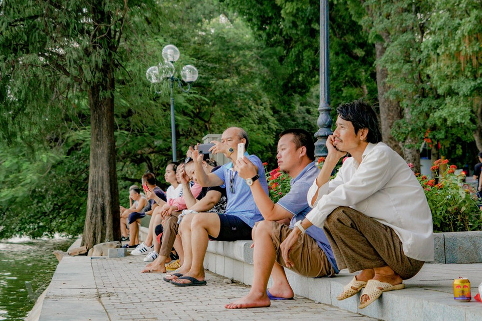 还剑湖位于越南河内市中心的还剑湖美如画。还剑湖以龟塔、栖旭桥、玉山寺等古老建筑成为一处备受青睐的旅游景点之外，其还是河内市民的所爱和自豪且十分熟悉的地方。还剑湖历来在首都河内居民心中占有特殊的位置，与其日常生活中最普通的习惯紧密相连。图自Vietnam+