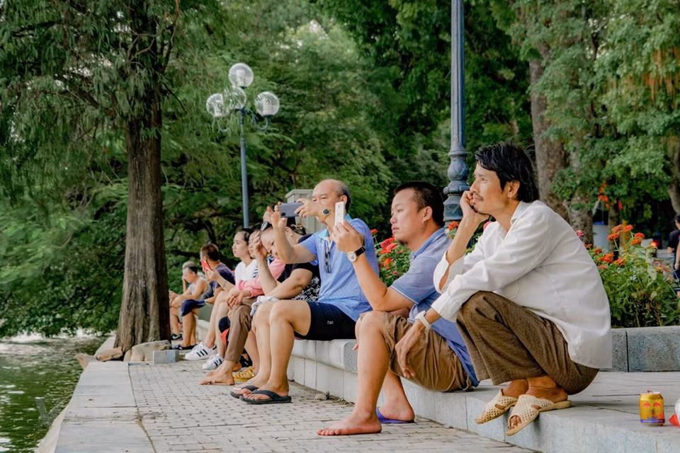 还剑湖位于越南河内市中心的还剑湖美如画。还剑湖以龟塔、栖旭桥、玉山寺等古老建筑成为一处备受青睐的旅游景点之外，其还是河内市民的所爱和自豪且十分熟悉的地方。还剑湖历来在首都河内居民心中占有特殊的位置，与其日常生活中最普通的习惯紧密相连。图自Vietnam+