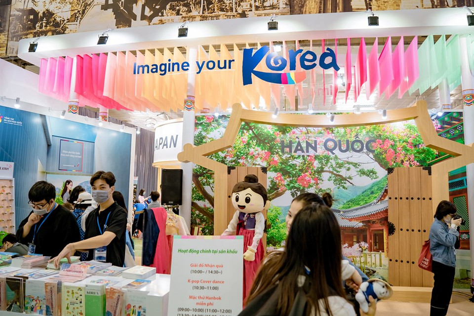 除了国内旅游单位之外，2020年国际旅游展还吸引来自韩国、日本、泰国、中国台湾、哥伦比亚和秘鲁等国家和地区的旅游代表机构参加。图自 越通社