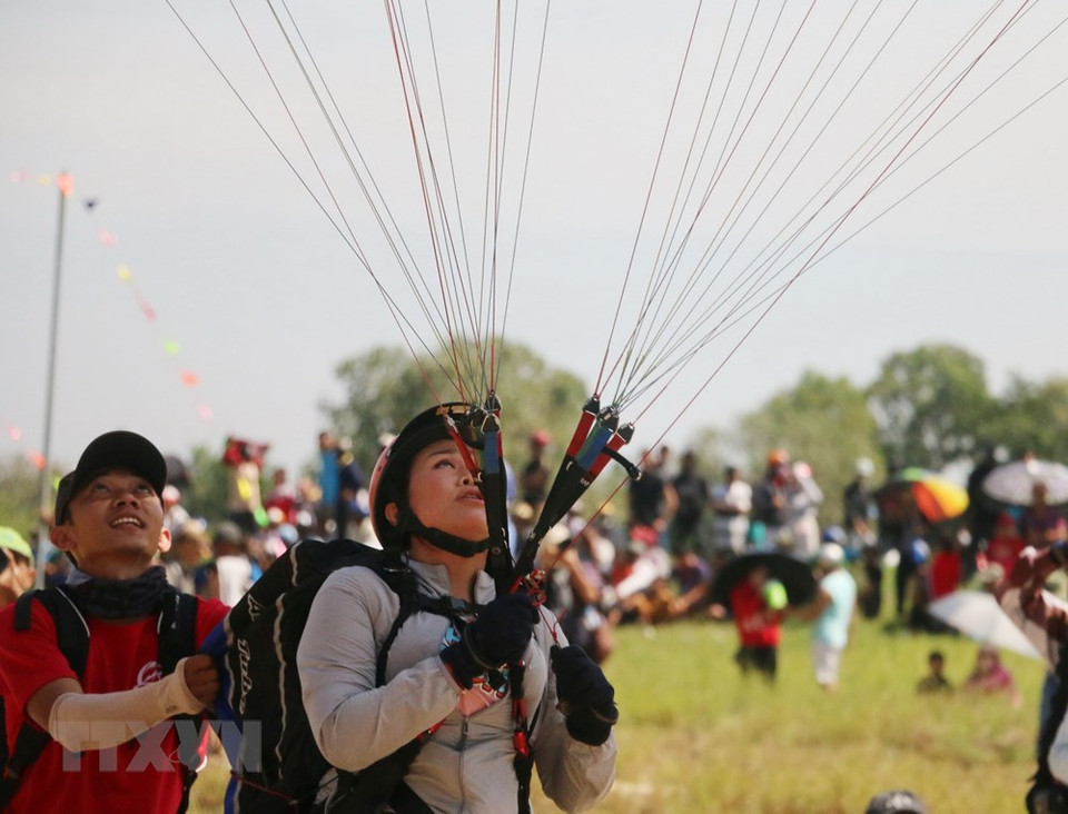 来到这里，游客们将有机会欣赏安江省七山地区美不胜收的金色稻田。图自 越通社