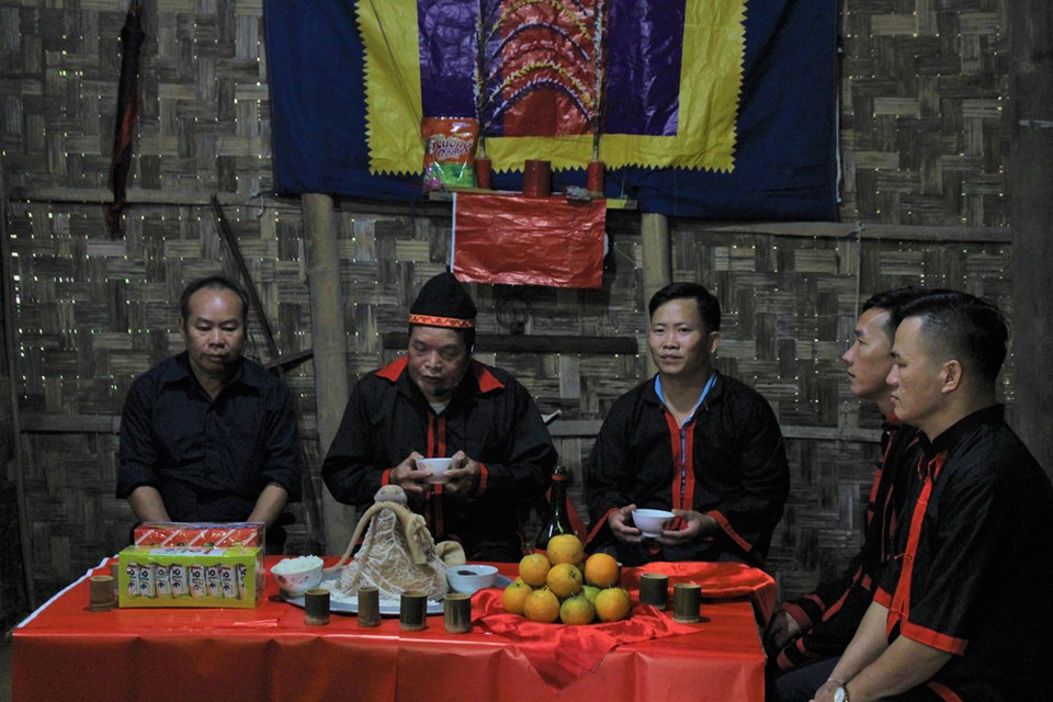 巴天族婚礼是完好地保留着该少数民族同胞传统文化之美的仪式。现在婚礼中的一些不必要手续已被取消，为积极保护与弘扬巴天族人文化价值做出积极贡献。图自 越通社