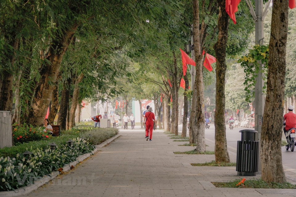 河内首都已有千年历史。河内首都的还剑湖、西湖、公园、街道、饮食文化等给国内外游客留下非常美好的印象、使游人流连忘返。河内市已经和正在致力提供更多吸引游客的旅游产品。河内在还剑湖及附近的各条街道开设步行街。图自Vietnam+