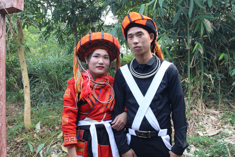 作为一个少数民族，巴天族约有5000人口，主要居住在河江和宣光等两个北部山区省份。作为长期在高山区生活的居民，巴天族目前依然保存多种传统文化，其中包括巴天族的传统婚礼。图自 越通社