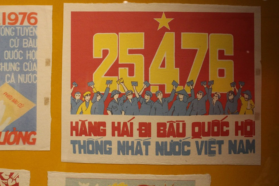 原越南广播电台经理——陈登进记者所收集到的宣传画作品所反映的内容十分丰富，有的是鼓励人们共同携手保护与弘扬民族传统手工艺业、有的是鼓励大家为小儿童们创建一个美好的未来、有的作品鼓励广大人民群众提高生产效率，为国家建设奉献力量、有的作品却庆祝国家一些重要事件等等。图自 Vietnam+