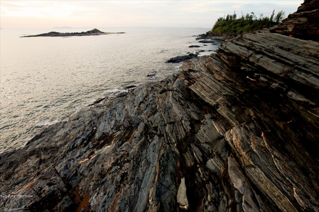 亮海石滩。（图片来源：越通社《越南画报》）