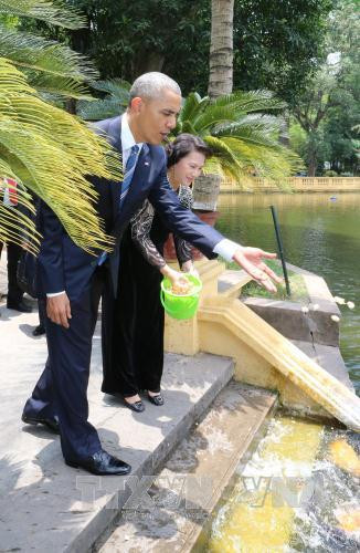  奥巴马参观胡伯伯鱼池。