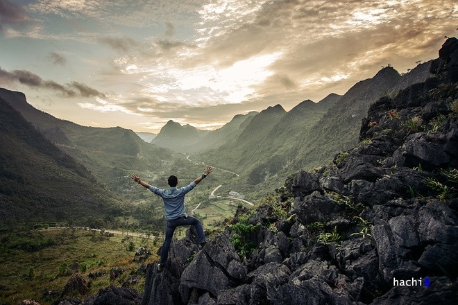 在雄伟壮观景色与极为酷烈的自然里游客突然觉得自己变为更渺小。（图片来源：vnexpress.net）