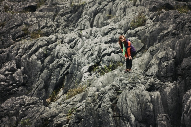 月亮岩石园。这里的自然雄伟酷烈，它表面凹凸不平，让游客有巡游月球的感觉。（图片来源：vnexpress.net）