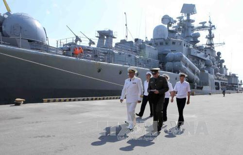 俄罗斯联邦海军编队抵达仙沙港对岘港市进行友好访问。（图片来源：越通社）