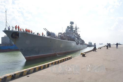  俄罗斯联邦海军编队抵达仙沙港对岘港市进行友好访问。（图片来源：越通社）