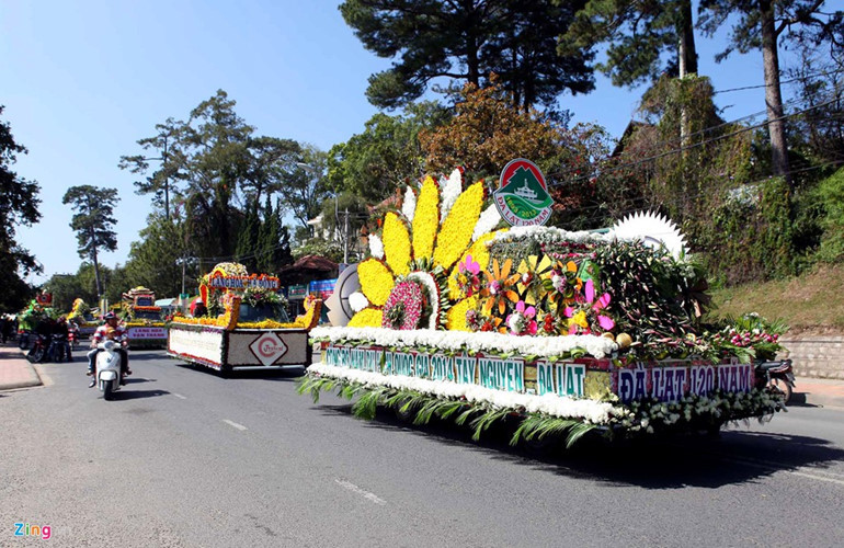 花车巡游。（图片来源：zing.vn）