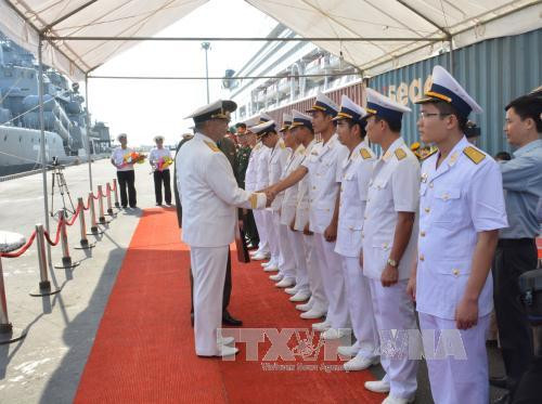俄罗斯联邦海军编队抵达仙沙港对岘港市进行友好访问。（图片来源：越通社）