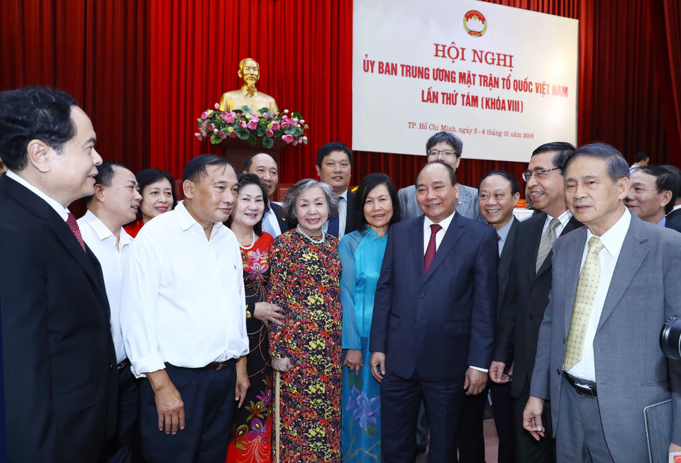 阮春福和与会代表。（图片来源：越通社）