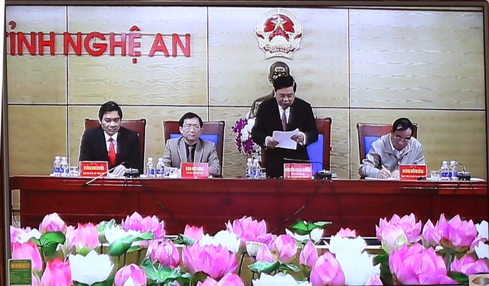 乂安省代表在会议上发言。 越通社记者 武生 摄