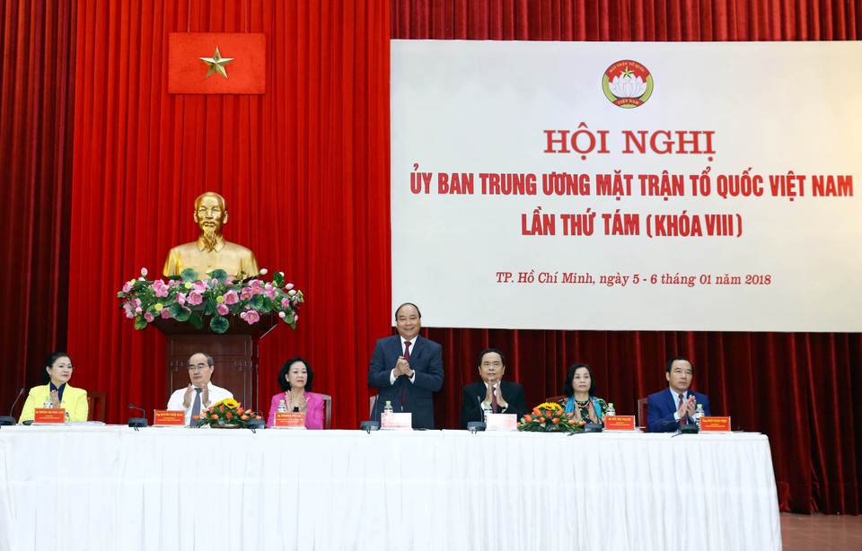 阮春福和与会代表。（图片来源：越通社）