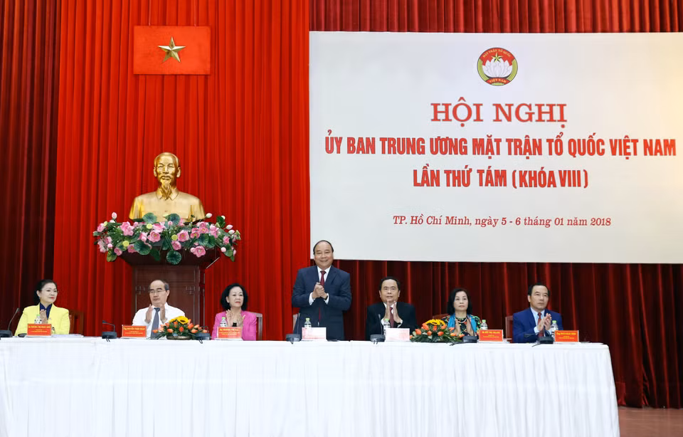 阮春福和与会代表。（图片来源：越通社）